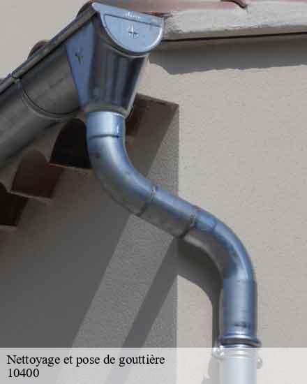 Nettoyage et pose de gouttière  le-meriot-10400 JK Couverture